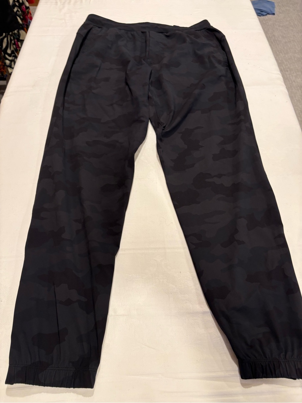 lululemon athletica Men's Dark Grey Black Camo Joggers